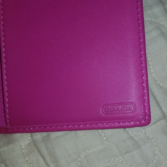 Coach - Picture 4 of 4